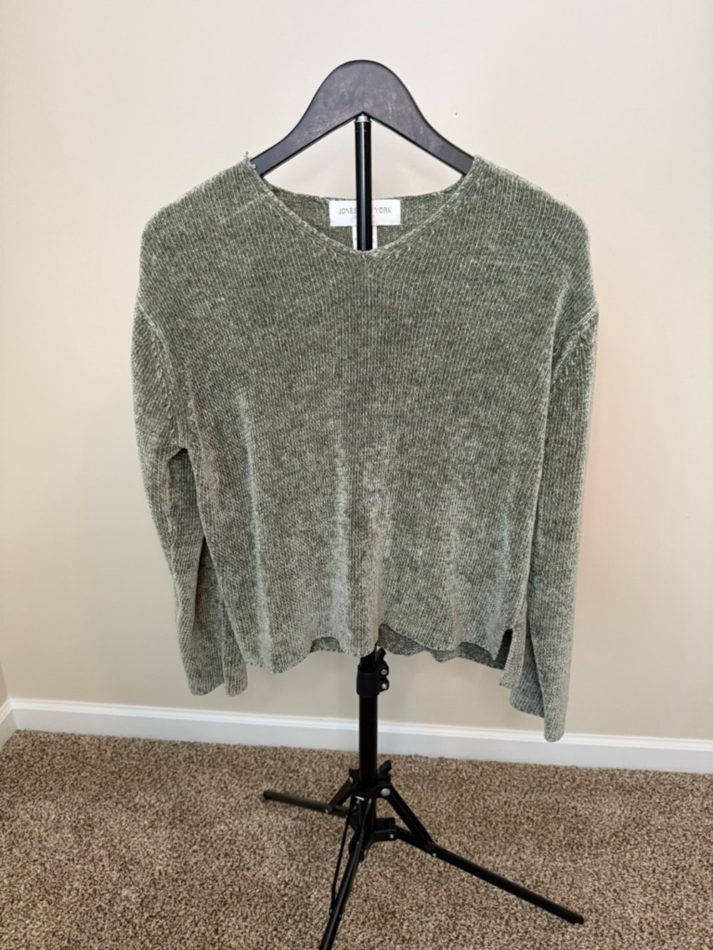 ☀️Jones New York Olive Chenille V-Neck Sweater